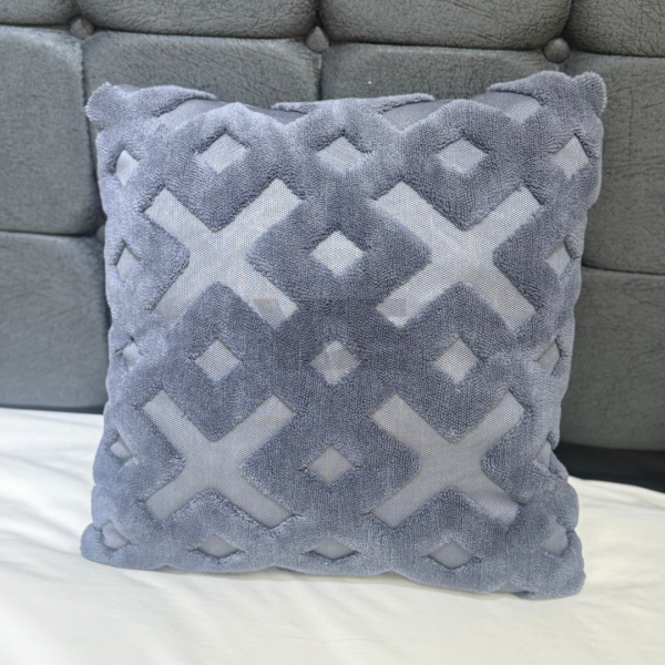 Punch işlemeli dekoratif kırlent kılıfı – Gizli fermuarlı, uzun ömürlü ve şık tasarım