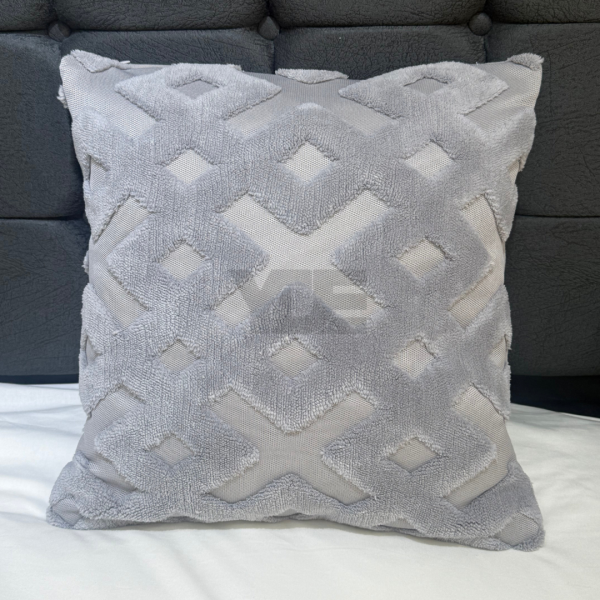 Punch işlemeli dekoratif kırlent kılıfı – Gizli fermuarlı, uzun ömürlü ve şık tasarım