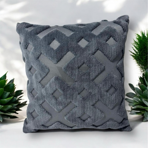 Punch işlemeli dekoratif kırlent kılıfı – Gizli fermuarlı, uzun ömürlü ve şık tasarım