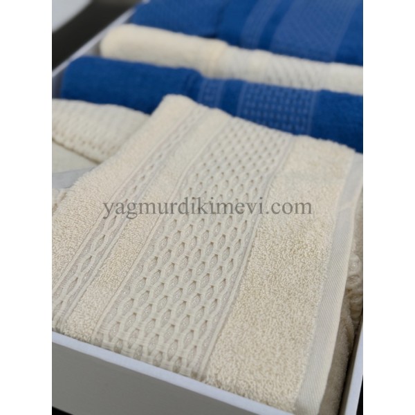  Lüks Aile Bornoz Seti – 2 Bornoz, 2 Büyük Havlu, 2 Baş Havlu, 2 Özel Banyo Sabunu