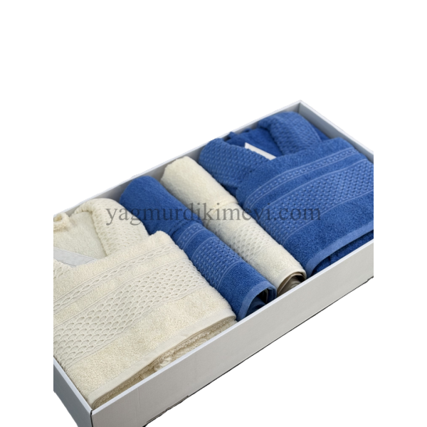  Lüks Aile Bornoz Seti – 2 Bornoz, 2 Büyük Havlu, 2 Baş Havlu, 2 Özel Banyo Sabunu