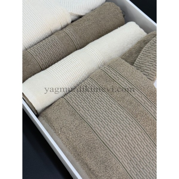  Lüks Aile Bornoz Seti – 2 Bornoz, 2 Büyük Havlu, 2 Baş Havlu, 2 Özel Banyo Sabunu