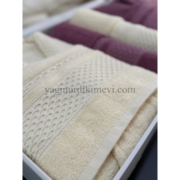  Lüks Aile Bornoz Seti – 2 Bornoz, 2 Büyük Havlu, 2 Baş Havlu, 2 Özel Banyo Sabunu