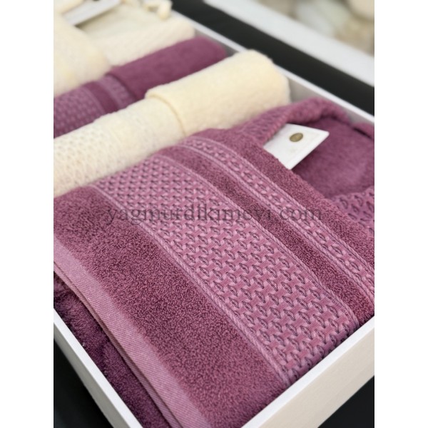  Lüks Aile Bornoz Seti – 2 Bornoz, 2 Büyük Havlu, 2 Baş Havlu, 2 Özel Banyo Sabunu