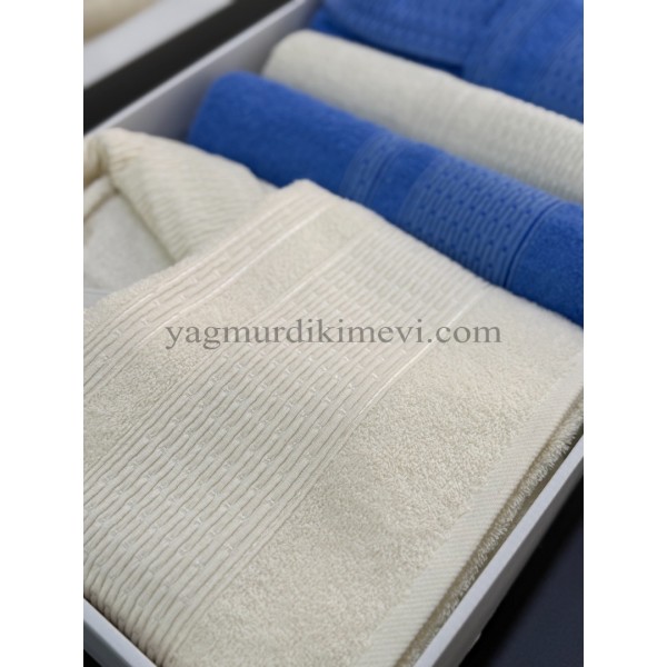  Lüks Aile Bornoz Seti – 2 Bornoz, 2 Büyük Havlu, 2 Baş Havlu, 2 Özel Banyo Sabunu