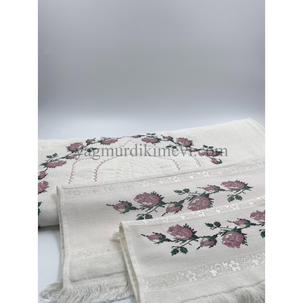  Kanaviçe işlemeli seccade takımı ve havlular