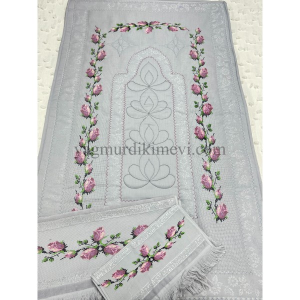  Kanaviçe işlemeli seccade takımı ve havlular