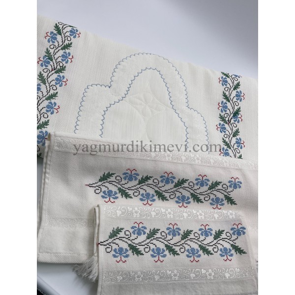  Kanaviçe işlemeli seccade takımı ve havlular