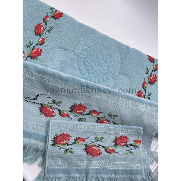  Kanaviçe işlemeli seccade takımı ve havlular