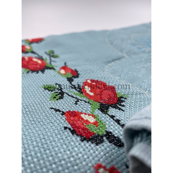  Kanaviçe işlemeli seccade takımı ve havlular